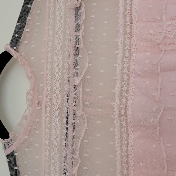 Cute Express lace top - Picture 2 of 5